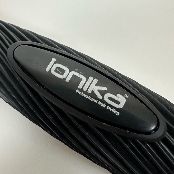 Ionika Calendar Girl Paddle Hair Brush - Picture 9 of 12